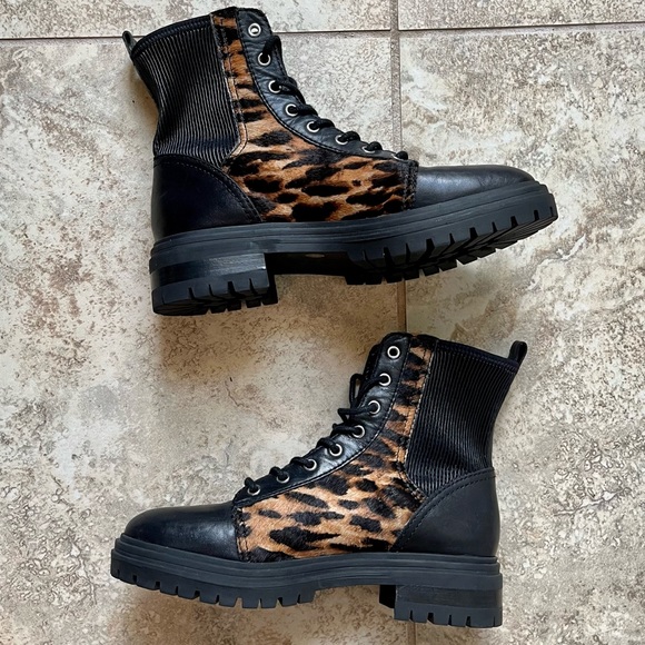 Vince Camuto Animal Print Leather Combat Boots Size 6.5 - Picture 6 of 11